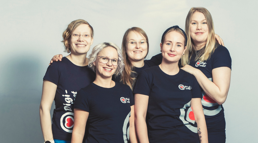 Suomen diginaiset, Joanna Niininen, Tiina Kuiri, Katri Pirhonen, Maiju Möttönen ja Janita Arkko.