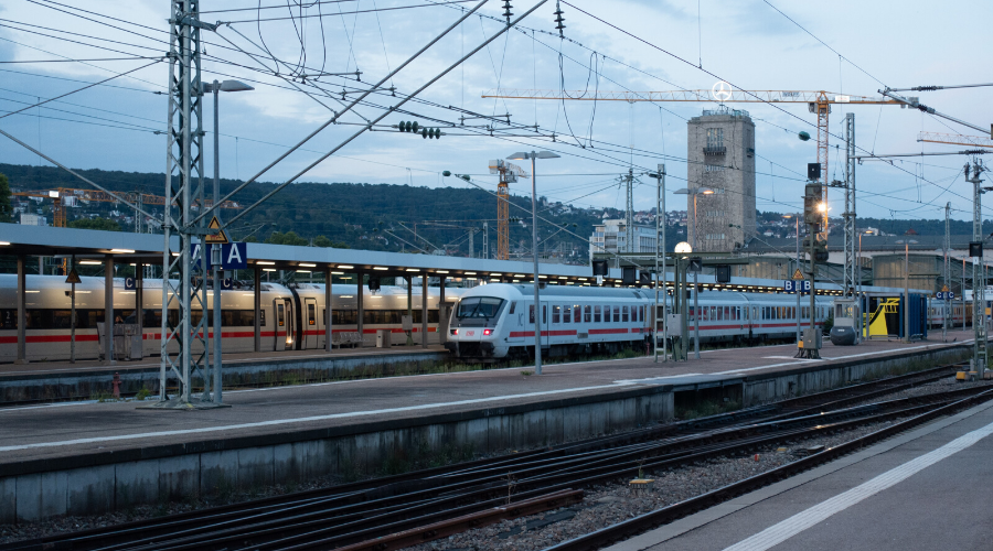 Juna raitella - blogitekstin kansikuva