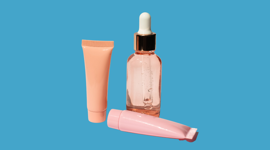 Tausta poistettu meikkien taustalta kuvasta käyttäen Canvaa