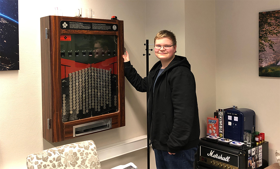 Samu pelaamassa pajatsoa Sollertiksella